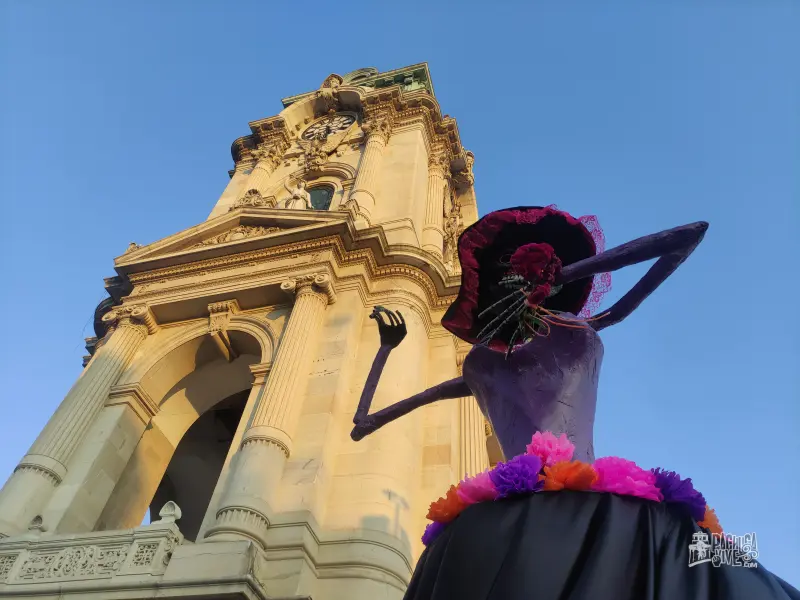 Niños, disfraces y calaverita; así se vive el Día de Muertos en el centro de Pachuca