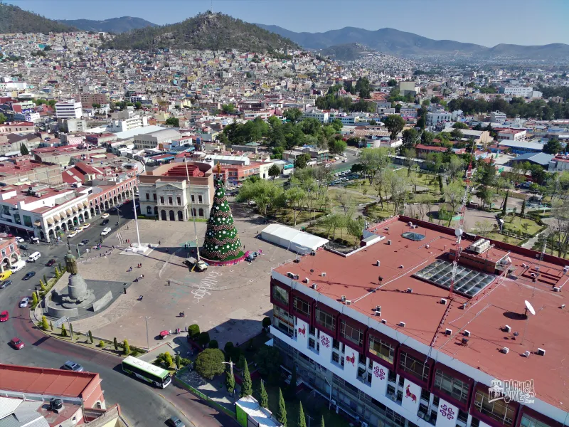 En fotos: así está quedando el árbol de Navidad de Pachuca