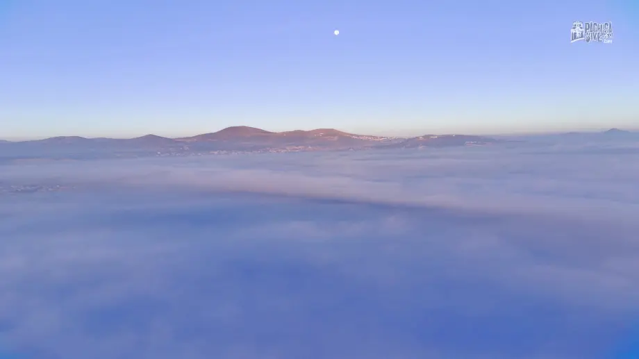 Amanece Pachuca bajo una espectacular capa de niebla