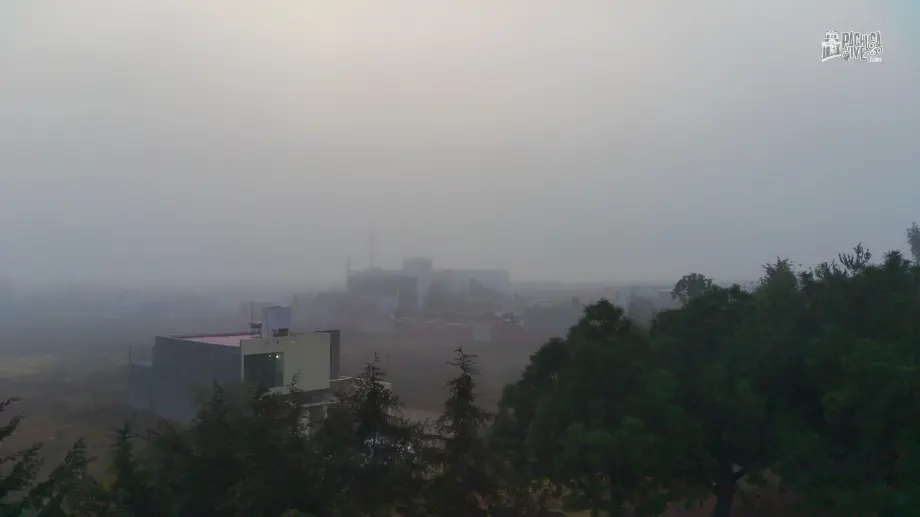 Amanece Pachuca bajo una espectacular capa de niebla