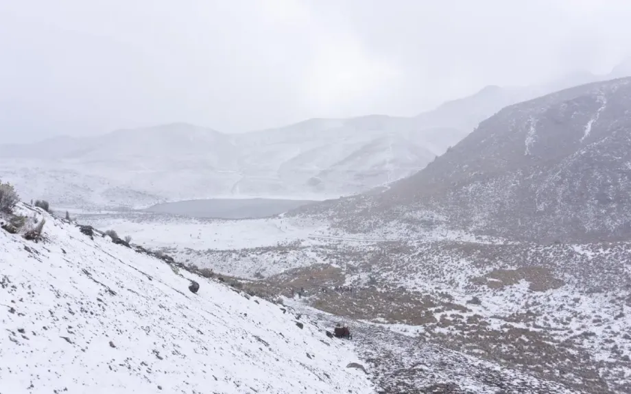 Clima ártico provoca nevadas en el centro del país