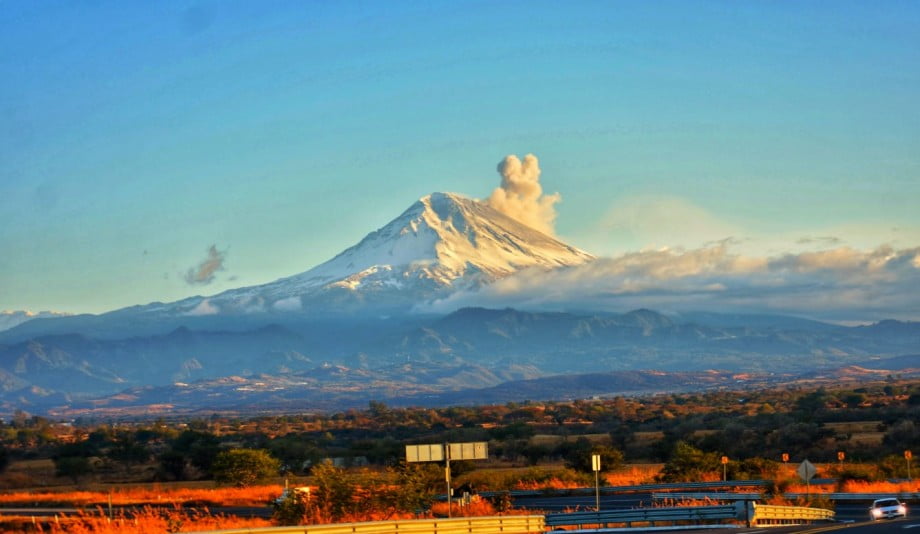 Clima ártico provoca nevadas en el centro del país