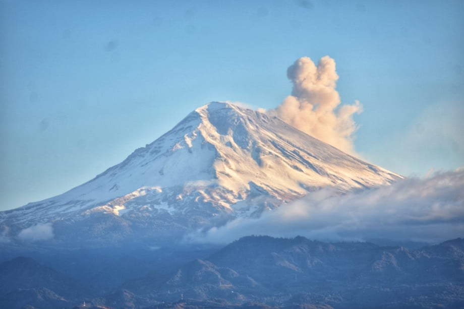 Clima ártico provoca nevadas en el centro del país