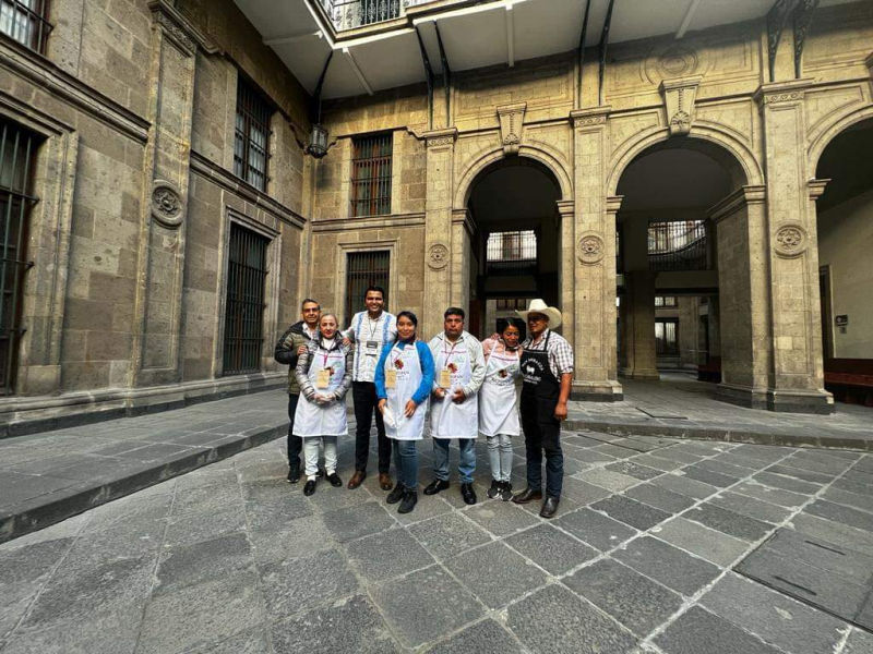 Llevaron barbacoa de Actopan a la 'mañanera' de AMLO en Palacio Nacional