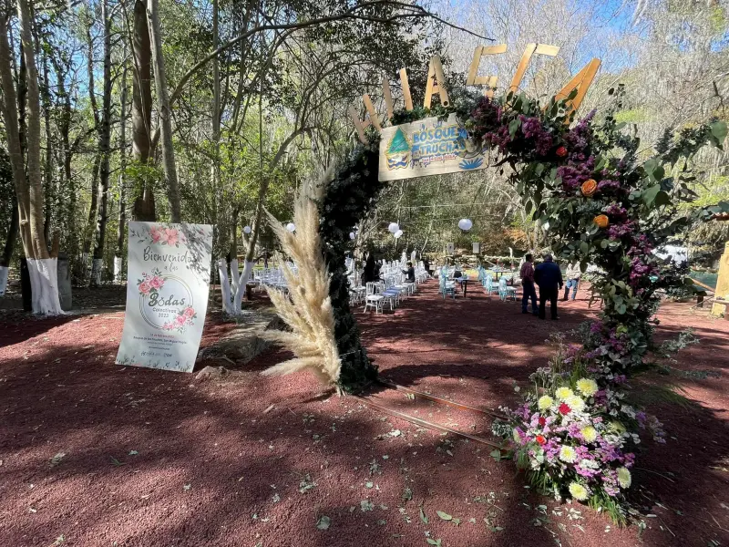 El amor está en... Huasca; parejas dieron el sí en el Bosque de las Truchas