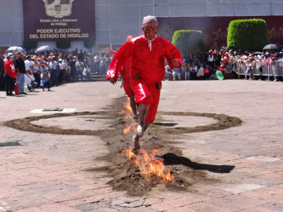 Danza del Fuego, el místico ritual de carnaval de Huehuetla que se realizó en Pachuca