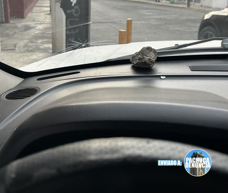 Peligro constante: lanzan piedras a automóviles que circulan en viaducto de Pachuca