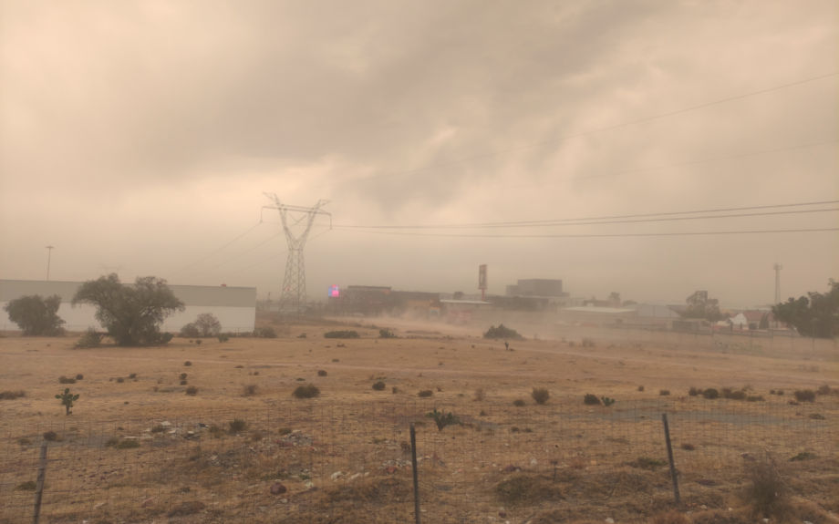 Ataca tormenta de polvo al sur de Pachuca | FOTOS