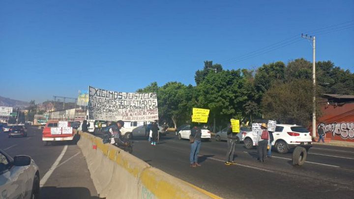 Manifestantes bloquean la autopista México-Pachuca