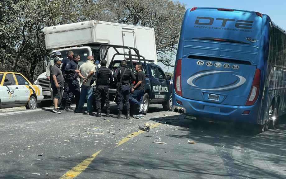 Fuerte choque en la Pachuca-Huejutla, a la altura de Real del Monte