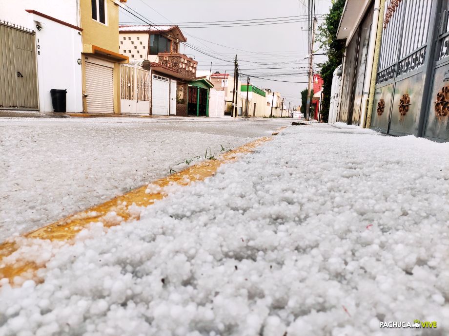 Pachuca se tiñe de blanco con intensa granizada (fotos y videos)