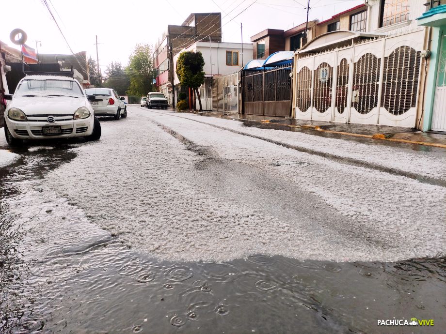 Pachuca se tiñe de blanco con intensa granizada (fotos y videos)