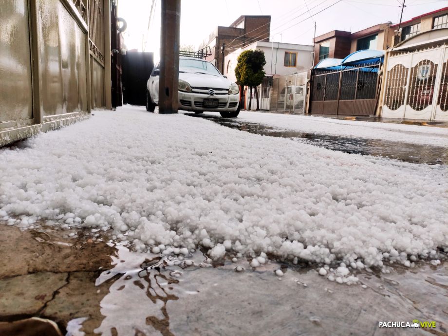 Pachuca se tiñe de blanco con intensa granizada (fotos y videos)