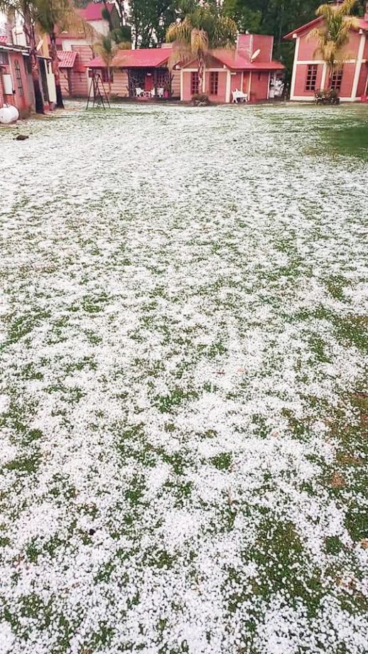 Pachuca se tiñe de blanco con intensa granizada (fotos y videos)