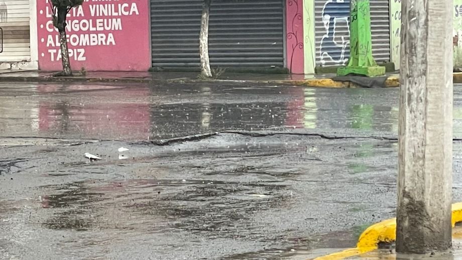 #Intensa 🌊 Lluvia convierte calles en ríos este sábado en Pachuca