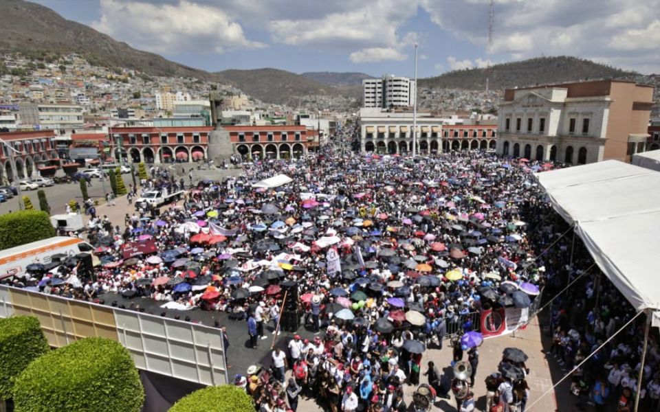 #Multitudinario ‼️ Cierre de vialidades por evento de designación de rector de la UAEH en plaza Juárez