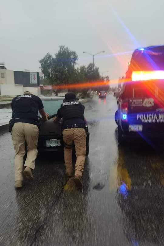 Autos volcados, tránsito varado, inundaciones... así las afectaciones tras la tormenta este domingo