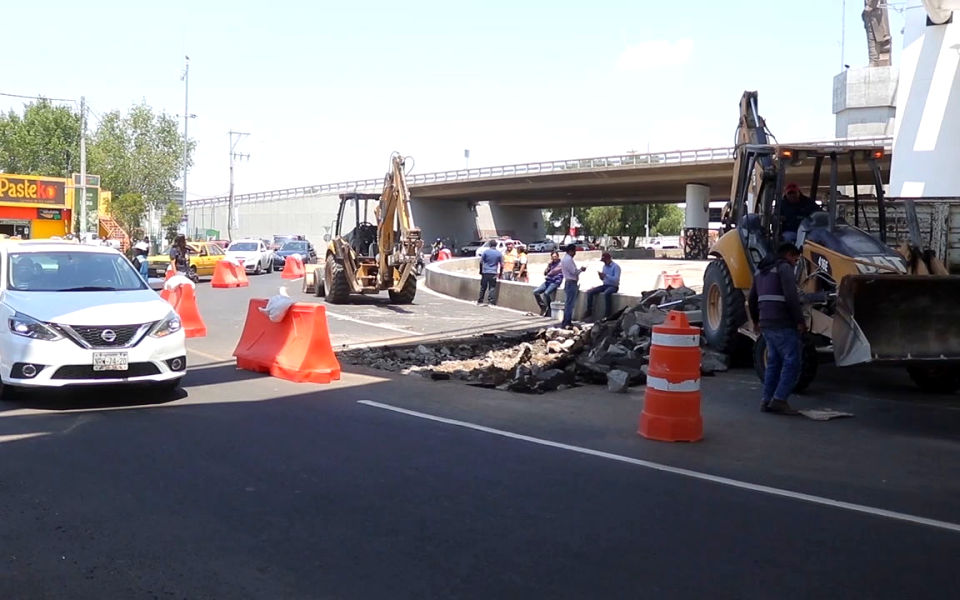 #Video: Hundimiento bajo el puente atirantado de Pachuca provoca cierres y desvíos