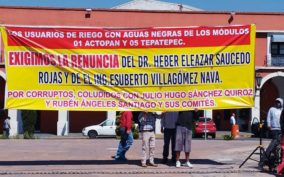 Se concentran manifestantes en plaza Juárez de Pachuca; hay cierre de estaciones del Tuzobús