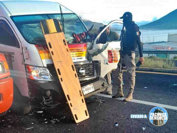 Impactan unidad de transporte, tráiler y camioneta en la Pachuca-Actopan (fotos y video)