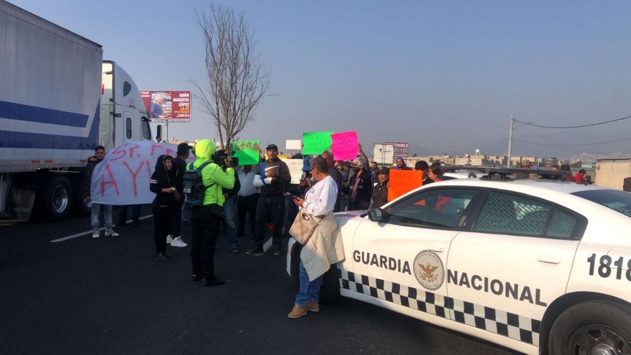 Manifestantes bloquean la autopista México-Pachuca