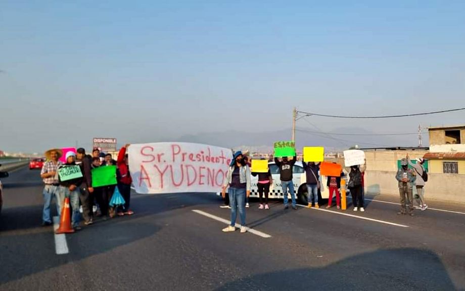 Manifestantes bloquean la autopista México-Pachuca