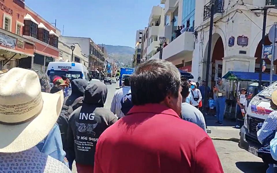 Campesinos de Cardonal se manifiestan con bloqueos en Pachuca