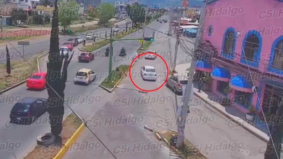 #Video: Así atraparon a sujetos que robaron 54 celulares en una tienda en Pachuca