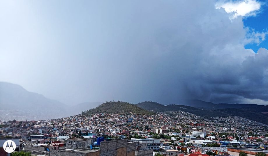 Fugaz aguacero provoca afectaciones en la zona metropolitana de Pachuca (fotos)