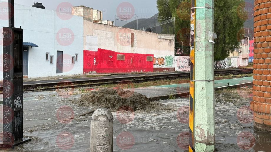 Fugaz aguacero provoca afectaciones en la zona metropolitana de Pachuca (fotos)