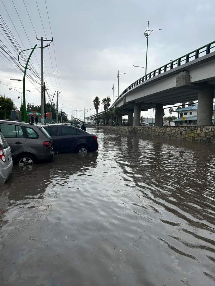 #Fotos 🌧️ Fugaz lluvia deja afectaciones en Pachuca este 27 de julio