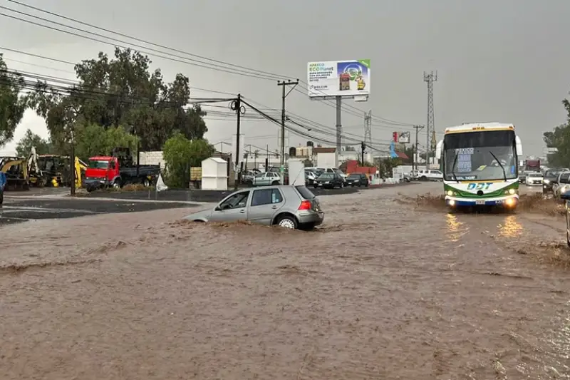 #Inundada 🌊 Colapsa el sur de Pachuca tras intensa lluvia | FOTOS