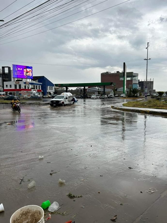 #Fotos 🌧️ Fugaz lluvia deja afectaciones en Pachuca este 27 de julio