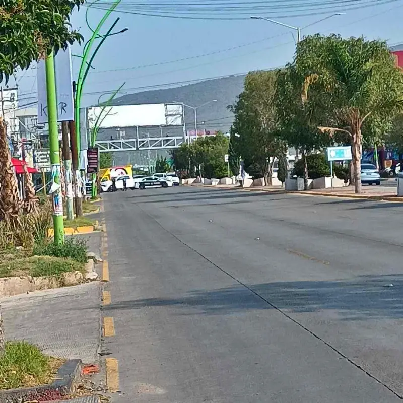 Patrulla accidentada deja policías lesionados y caos en la Supervía Colosio