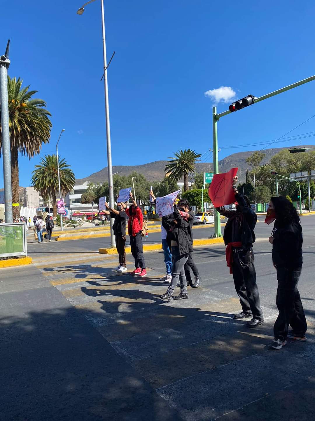 Comunidad estudiantil en Pachuca se une en protesta contra la represión de la UAEH; hay paro de actividades