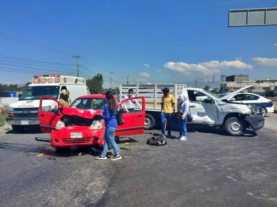 Fuerte choque en la carretera Pachuca-Sahagún deja tres personas lesionadas