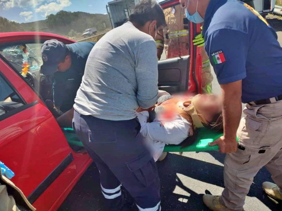 Fuerte choque en la carretera Pachuca-Sahagún deja tres personas lesionadas