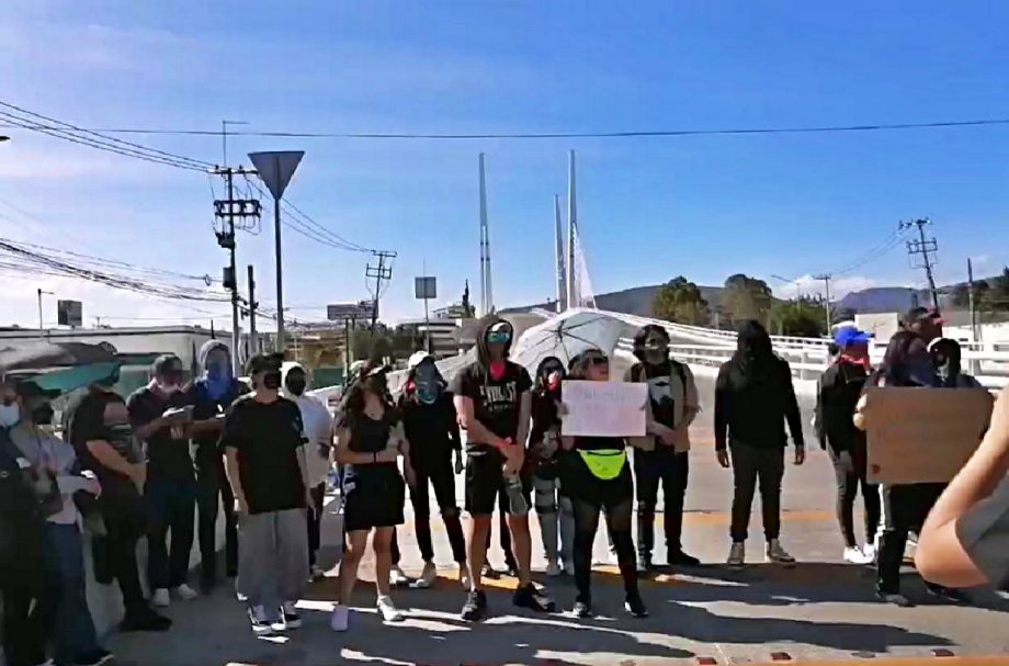 #ConflictoUAEH: Se movilizan estudiantes este viernes en Pachuca; bloqueos en Colosio y puente atirantado