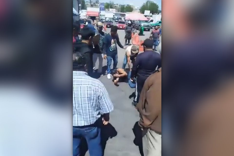 #Video: Presunto ladrón se lleva golpiza en la Central de Abasto de Pachuca