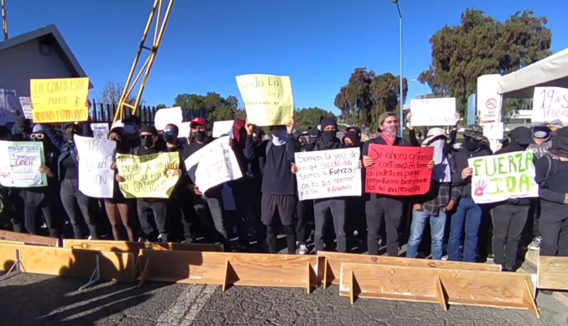 Comunidad estudiantil en Pachuca se une en protesta contra la represión de la UAEH; hay paro de actividades