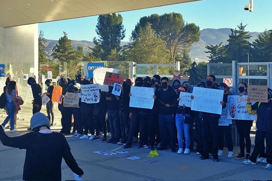 Comunidad estudiantil en Pachuca se une en protesta contra la represión de la UAEH; hay paro de actividades