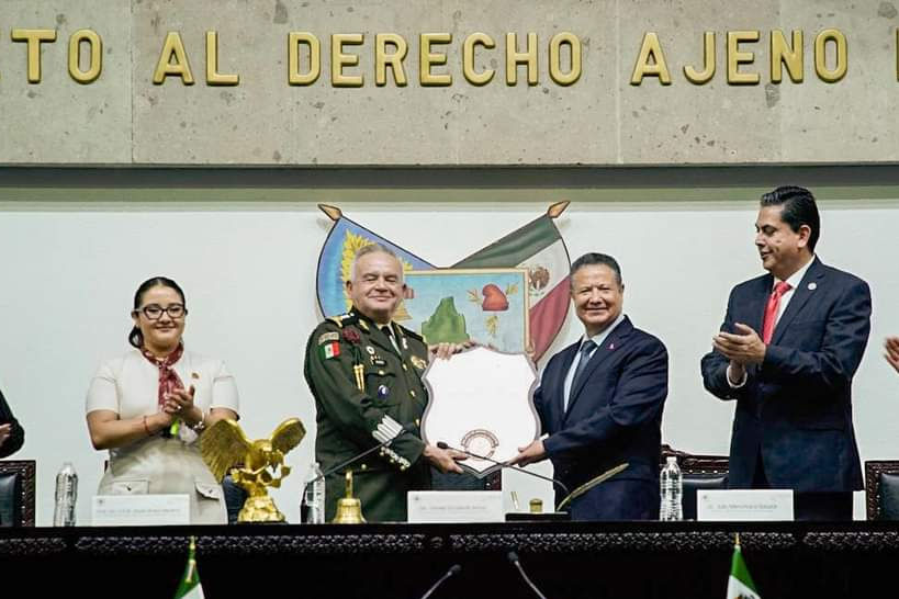 Homenajean a las Fuerzas Armadas con develación de letras de oro en Congreso de Hidalgo