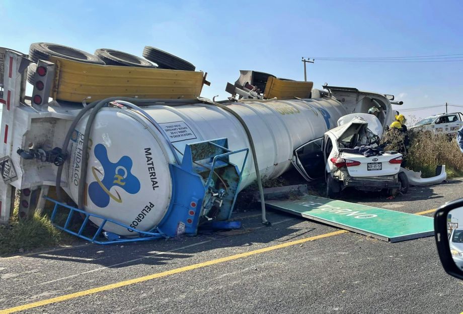 #Impactante 😨 Pipa le pasa por encima a un automóvil en la México-Pachuca (video)