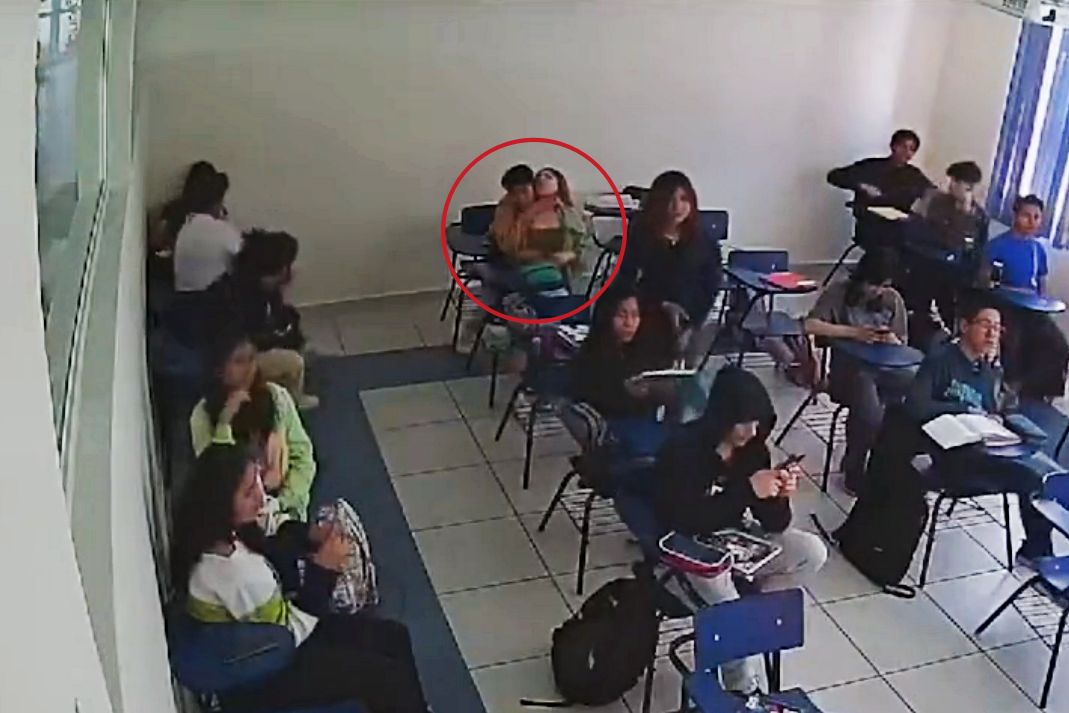 #Video 😱 Estudiante de prepa ahorca a su compañera hasta desmayarla; ocurrió en Pachuca