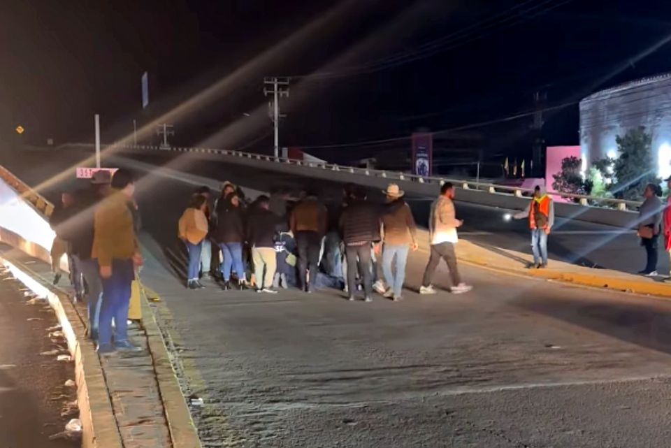 Pareja es atropellada al salir del Palenque de la Feria de Pachuca