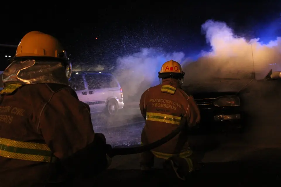 #EnFotos 🔥 Automóvil es consumido por el fuego en la México-Pachuca