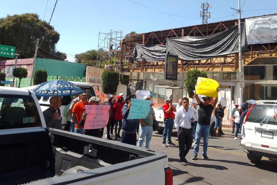 #AlertaVial ⚠ Manifestantes bloquean avenida Juárez en Pachuca