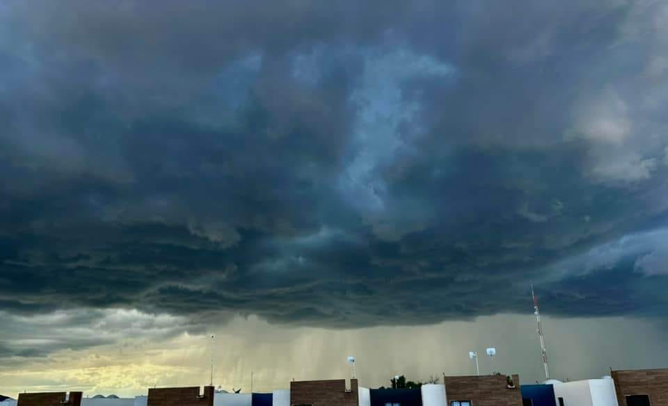 #Fotos 🌧 Así luce el cielo esta tarde de tormenta en Pachuca