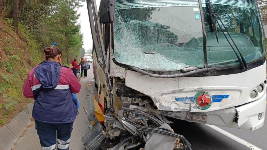 Conductor salió vivo de milagro: así quedó su vehículo tras escalofriante accidente en Acaxochitlán