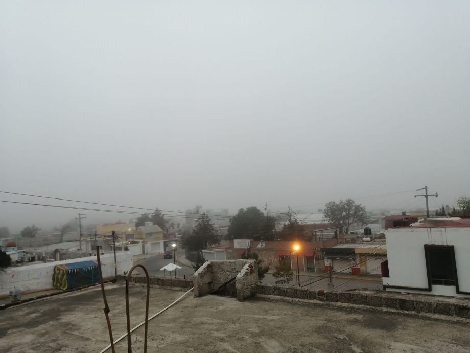 Densa franja de niebla sorprende a la zona metropolitana de Pachuca (fotos y video)